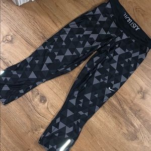 Nike cropped dri fit leggings
